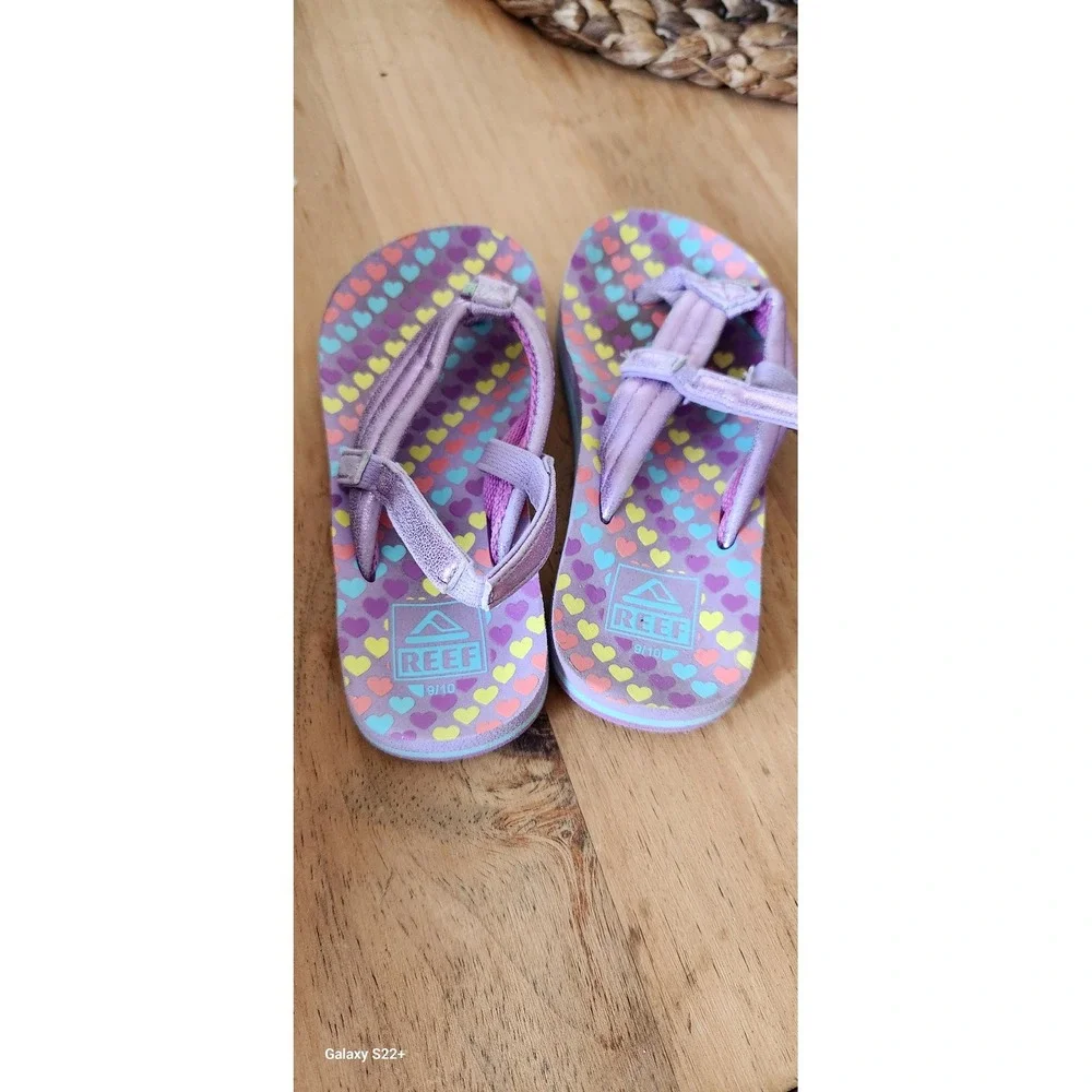 Reef Little Ahi Girls Purple Heart Print Backstrap Sandals Size 9/10 Kids